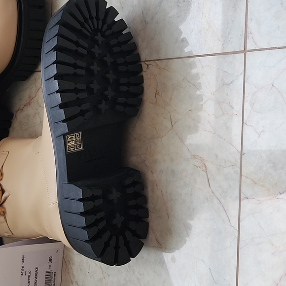 VERSACE BOOTIE H .RETAIL $1300.size 38 - Picture 4 of 13